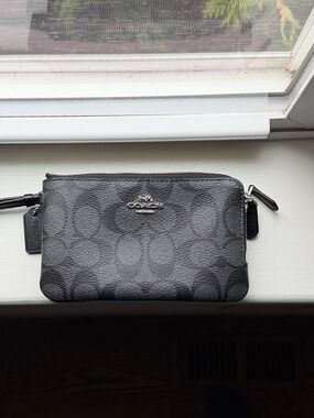 Coach Black Signature Double Zip Wristlet ⭐️NWOT⭐️